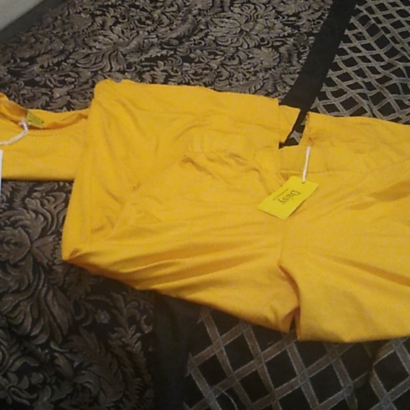 Clothes - Picture 3 of 3